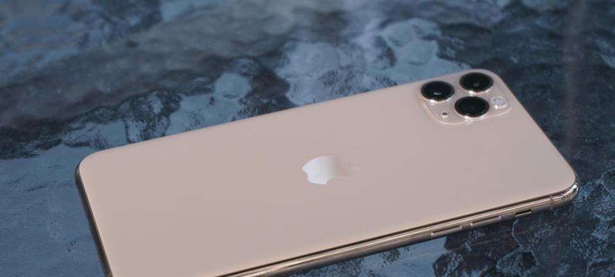 iPhone13屏幕失灵如何关机？（解决屏幕失灵问题的简单步骤）