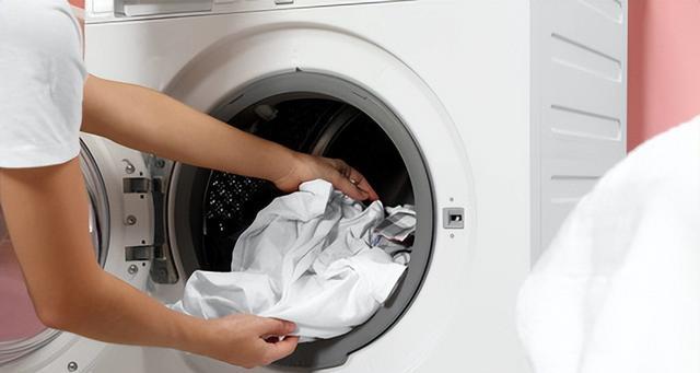 洗衣机洗衣液放多了的处理方法（如何应对洗衣机洗衣液过量使用的问题）