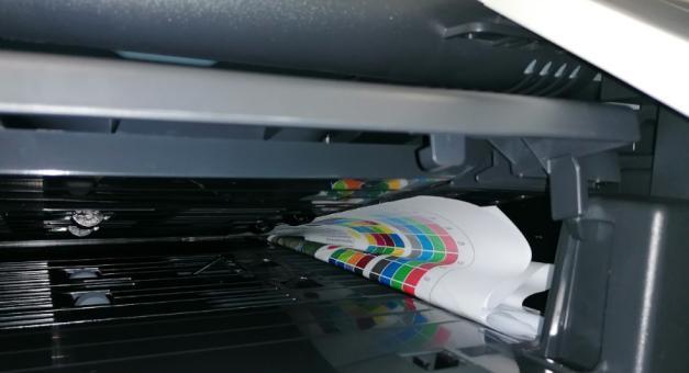 小型复印机卡纸修复方法（解决小型复印机卡纸问题的有效技巧）