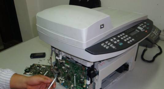 解决复印机频繁卡纸问题的有效方法（提高办公效率）