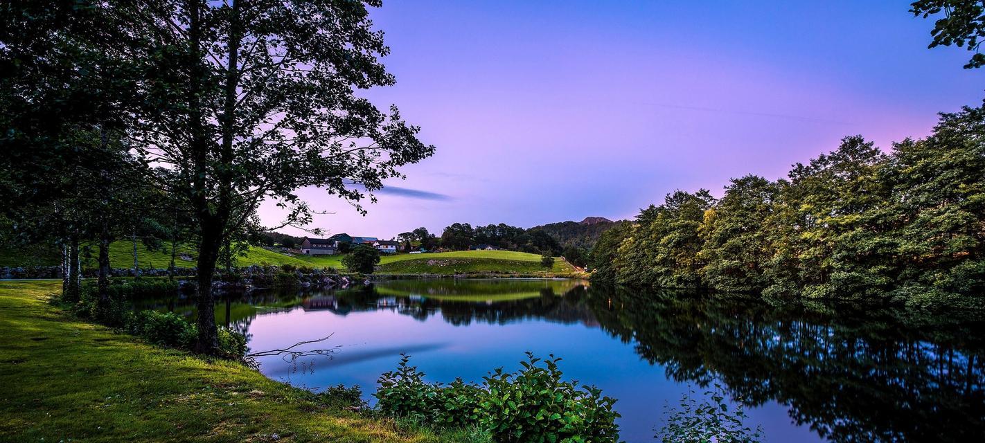 如何更换电脑桌面背景（简单操作教程帮您美化电脑界面）