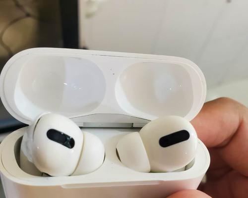 全面了解苹果AirPods3的使用方法（简单易懂的操作指南）