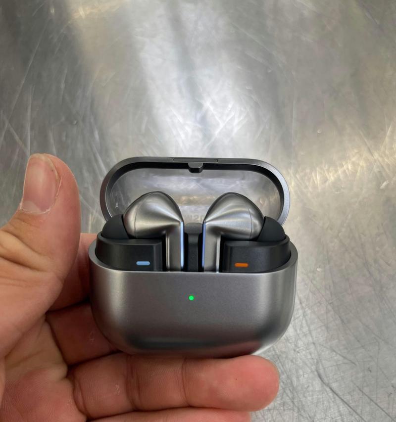 苹果AirPods——改变音乐体验的性耳机（无线、智能、便捷）